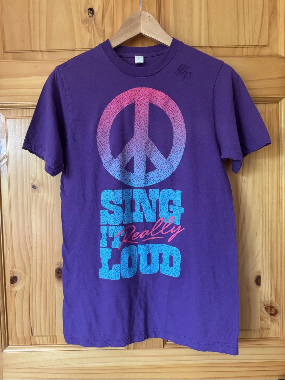Autographed Sing It Loud Graphic Band Tee size small